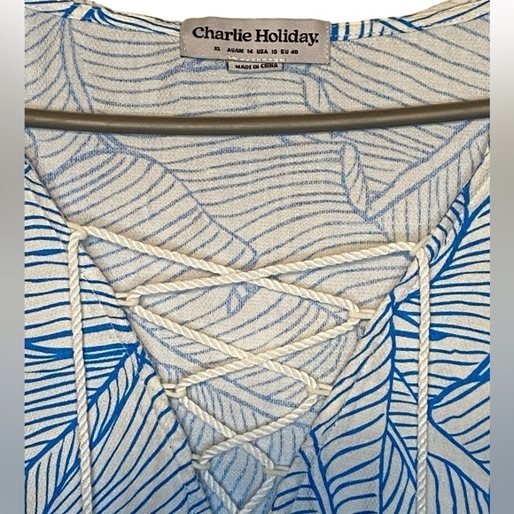 Charlie Holiday Coco Leaf Print Swimsuit Coverup Women’s Size 10 - Picture 5 of 11